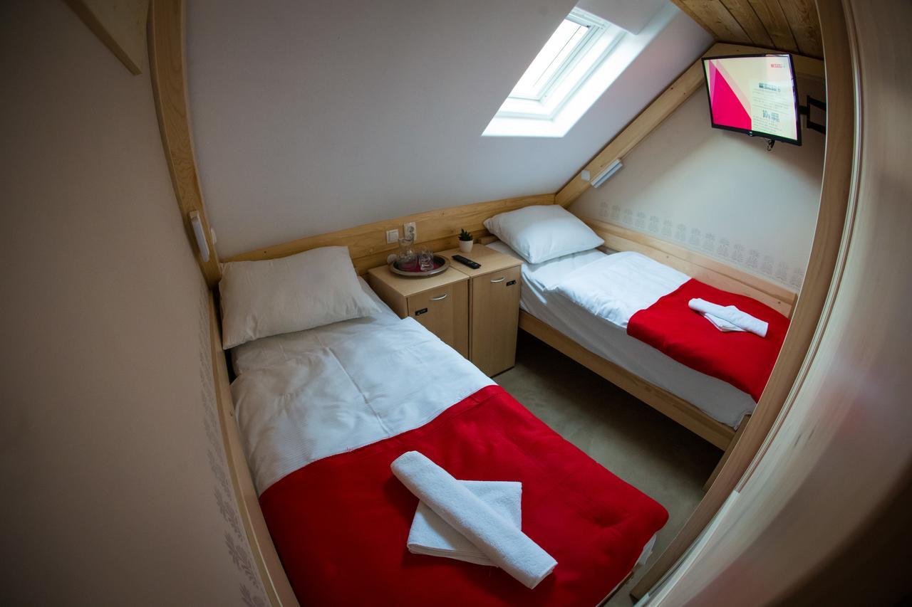 Twin Room with Shared Bathroom,750073613:JPEG